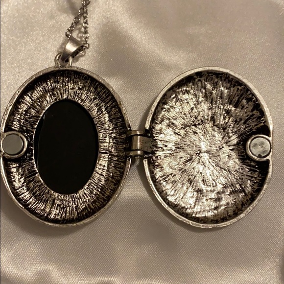 Cameo - Picture 3 of 5